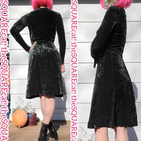 Betsey Johnson 💚 GREEN sexy stretchy velvet wrap style long sleeves midi dress! - Picture 2 of 6